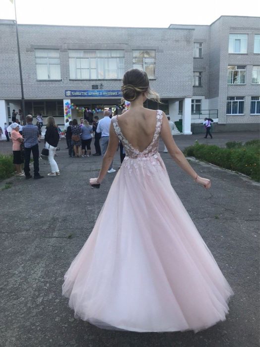 Продам випускну сукню
