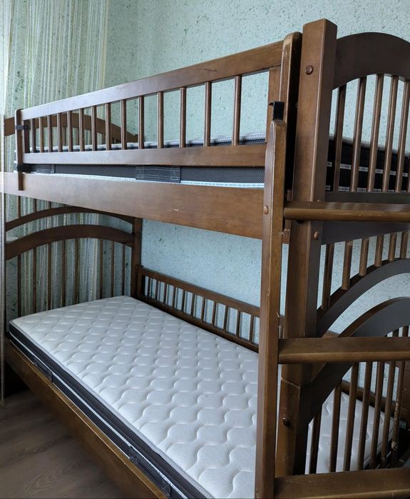 Продам терміново дитяче двохповерхове ліжечко