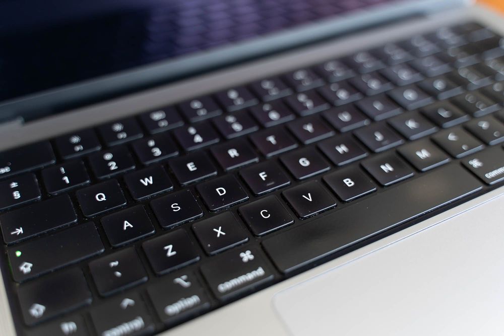 MacBook Pro 14 cali M1 Pro 16 GB RAM 512GB SSD