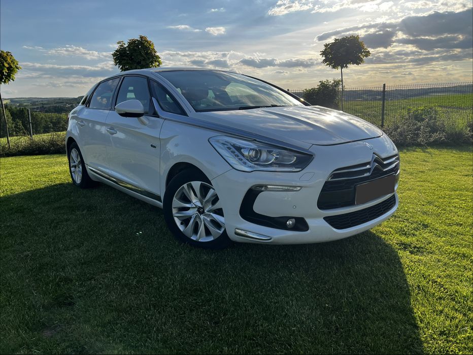 Citroen DS 5.  HYBRID 4 x 4
