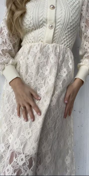 Мереживна сукня з трикотажем