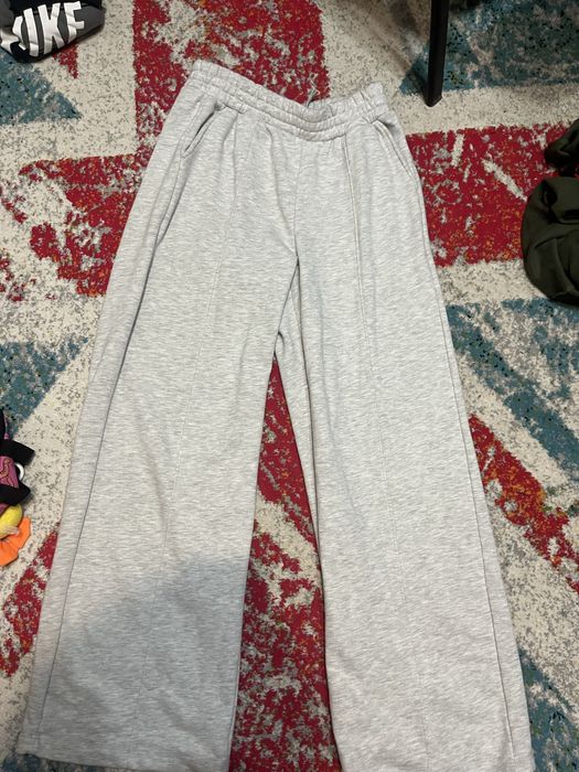 Дуже широкі сірі штани бершка