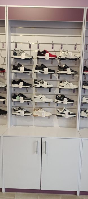 Продаж торгового обладнання для магазину Взуття та Одягу б/у