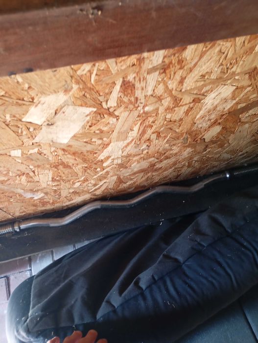 Siłownia ławka sztangi stojaki