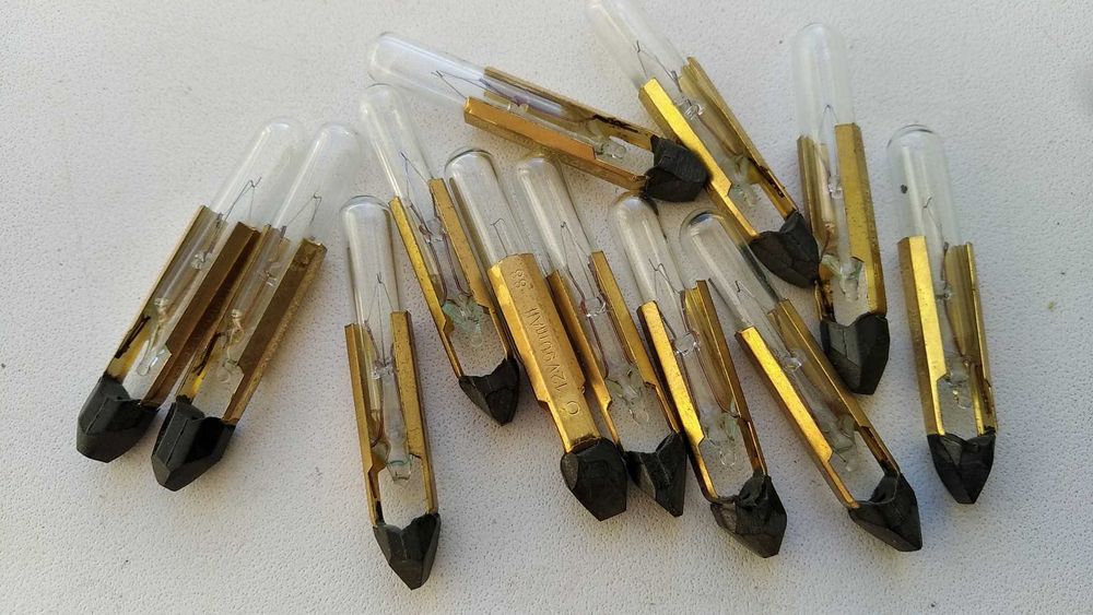 Лампочки коммутаторные  КМ 12 90, и лампочки накаливания c 2.5V до 26V