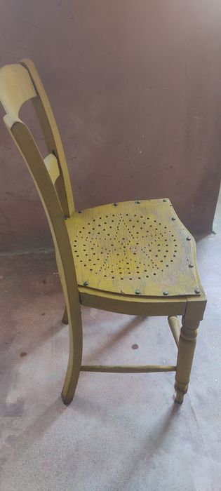 Cadeira muito antiga