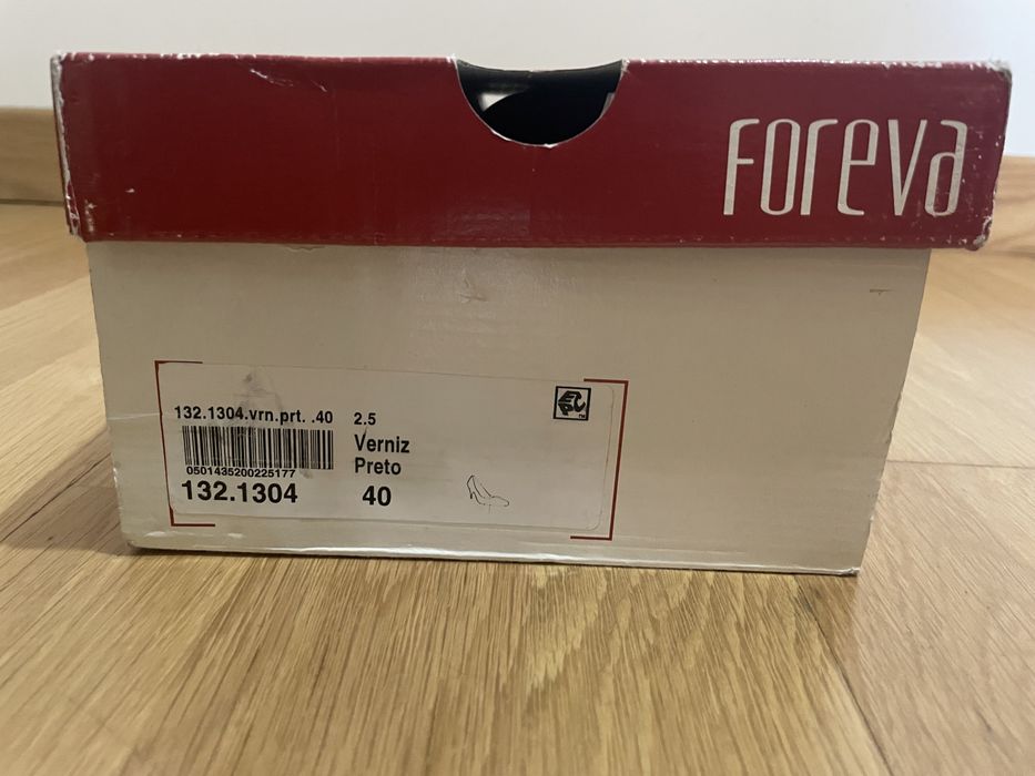 Sapatos tacão pretos