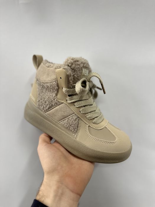 Черевики для дівчини зимові 32-37, світлі ботинки на овчині, дитячі