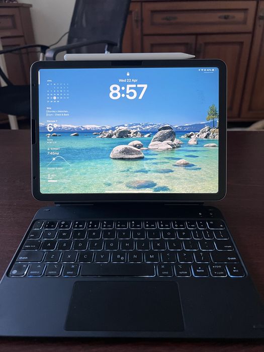 iPad Air 11’ 256gb (4th gen) + Keyboard/Touchbar and Pencil