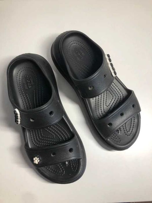 Buty klapki basenowki crocs na platformie z naszywkami