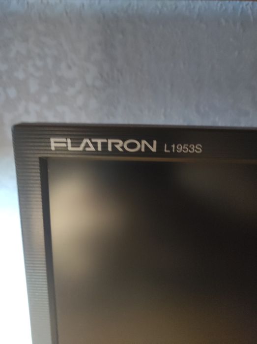 Монитор LG FLATRON L1953S