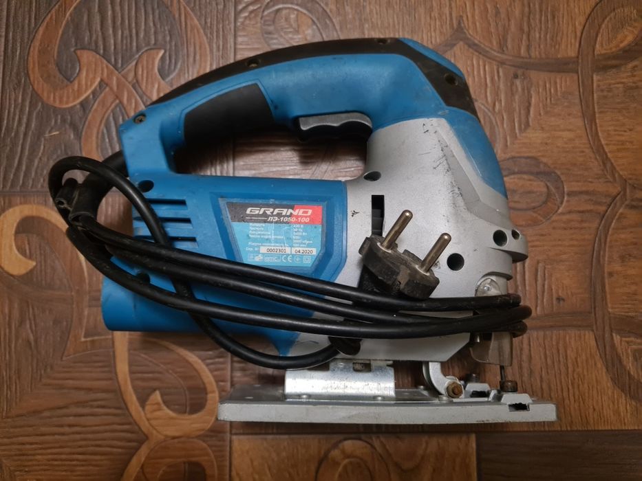 Электролобзик с лазерной линейкой и регулировкой оборотов 1050Ват.