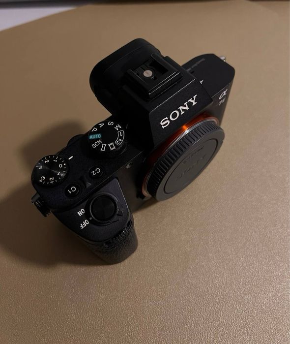 Камера Sony a7 повнокадрова