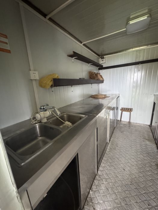 Przyczepa gastronomiczna 4x2