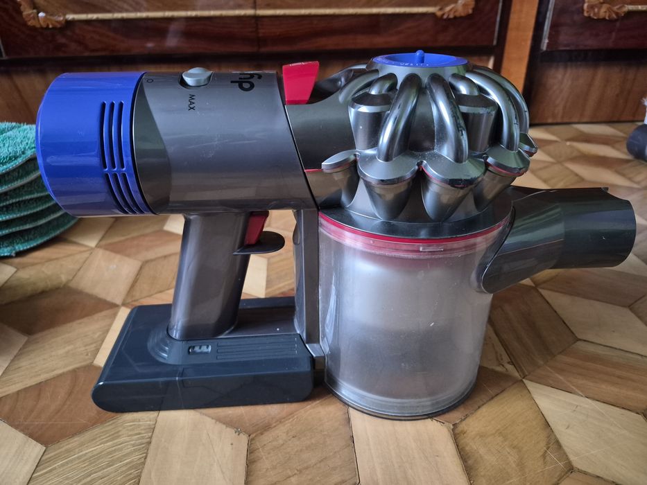 Dyson V8 Absolute odkurzacz pionowy bardzo duży zestaw