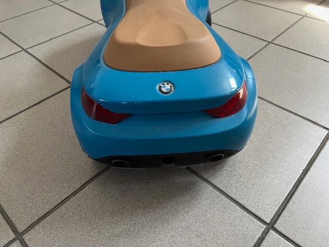 Autko jeździk BMW dla dzieci.
