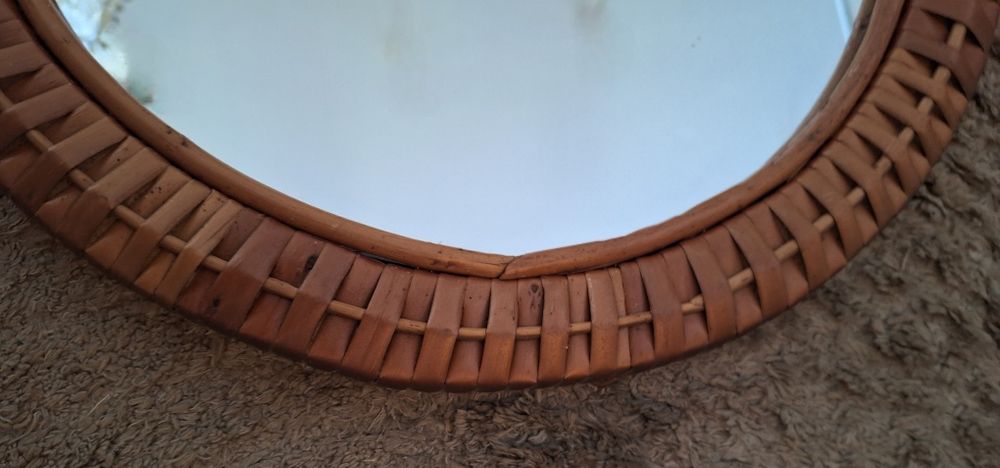 Elegante espelho de parede em verga