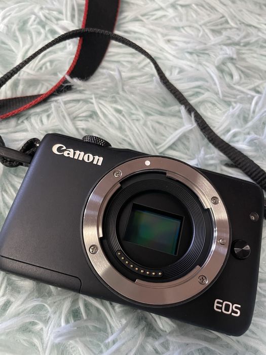 Фотоапарат Canon EOS M10