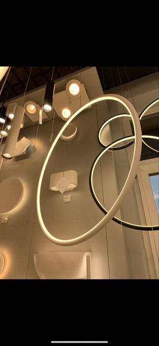 Люстра світлодіодна «Кільце вертикальне» 9D-116R-32 чорна/біла