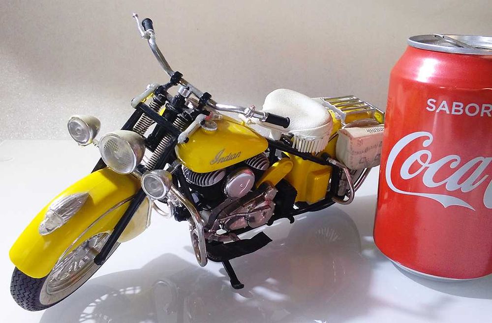 Antiga Mota miniatura ~ "INDIAN CHIEF ROADMASTER" ~ 1/10 ~ Maisto