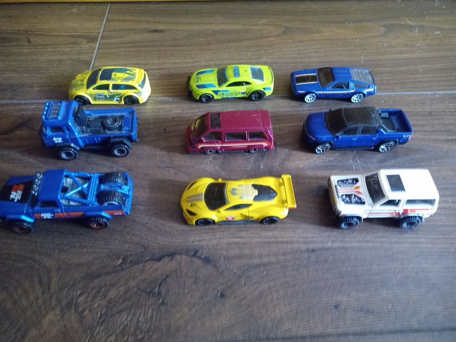 Zestaw hot wheels. 43 autka plus laweta.