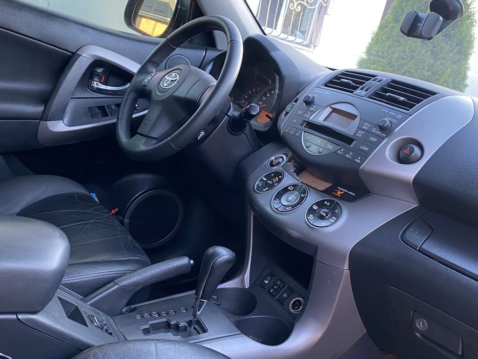 Продам Toyota Rav4