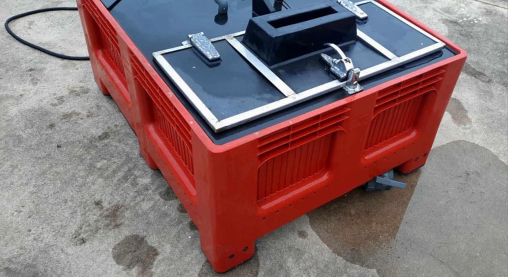 Tanque/viveiro GEOBOX para peixe/crustáceos com bombas elétricas porta
