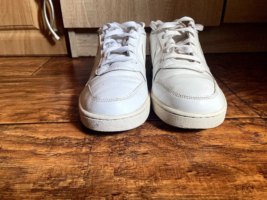 Buty męskie marki Nike w bardzo dobrym stanie wykonane ze skóry rozmiar 43, Wysyłka tylko przez InPost paczkomat na terenie Polski