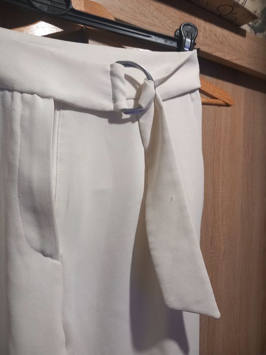 Białe spodnie damskie Mango  Basic