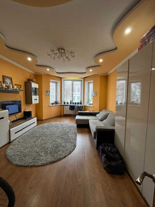 Трикімнатна квартира в районі парку Шевченка