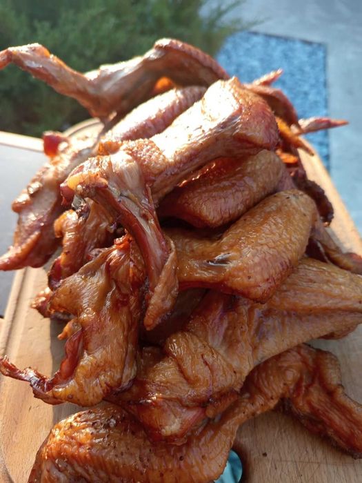 Копчені крила, гомілка, окорок, циплята