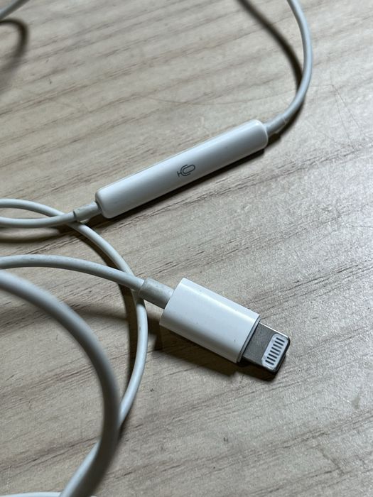 Apple EarPods lightning