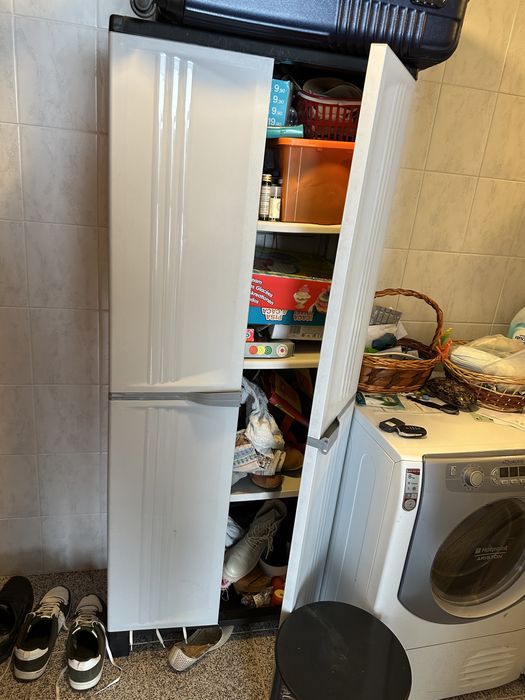 Armário para arrumos dispensa ou lavandaria