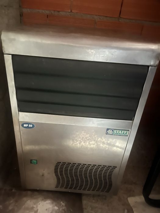 Máquina de fazer gelo