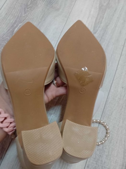 (40/41) Złote, bogato zdobione czółenka wieczorowe z perłami, NOWE