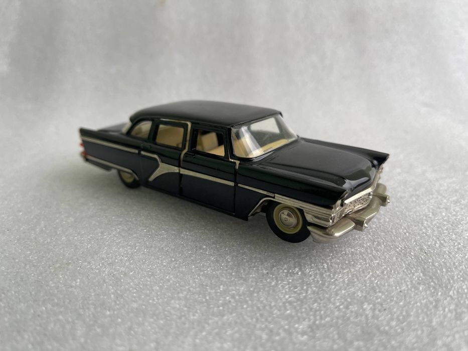 Моделька Газ Чайка 1:43