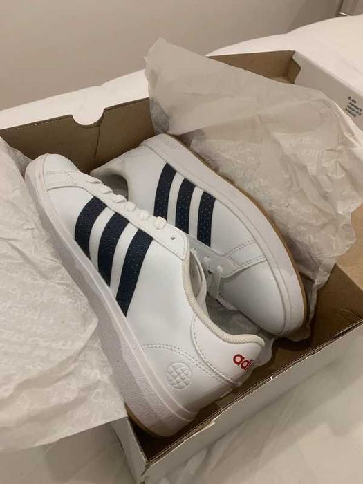 Ténis Adidas 40 novos com etiqueta e em caixa
