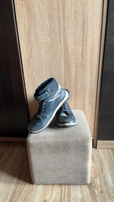 Nr 2 Buty sportowe.