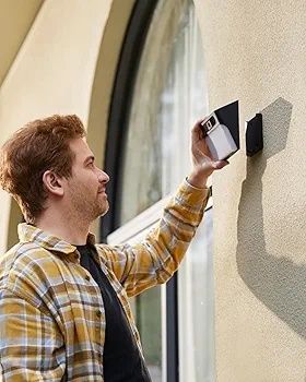 Kamera IP zewnętrzna Eufy Solar Wall Light Cam S120 2K