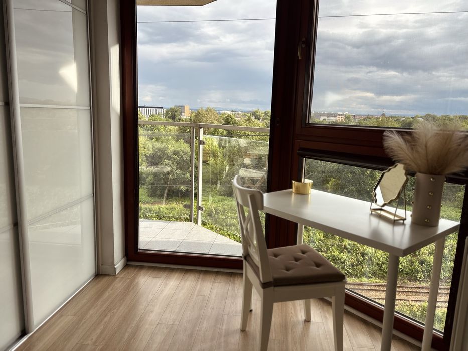 Panorama Krakowa z ostatniego piętra | Żabiniec 40m² | Widok na zieleń | 0% prowizji
