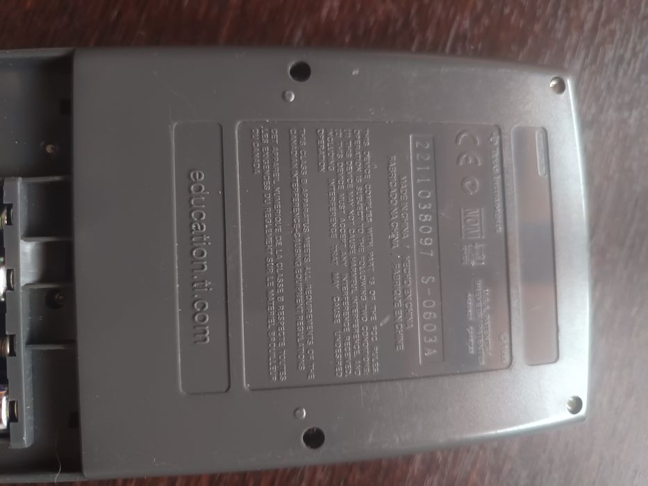 Maquina de Calcular Texas Instruments TI - 82