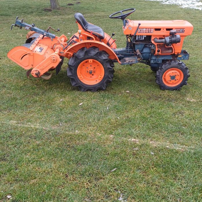 Traktor ogrodowy KUBOTA B5001 4x4 Zestaw