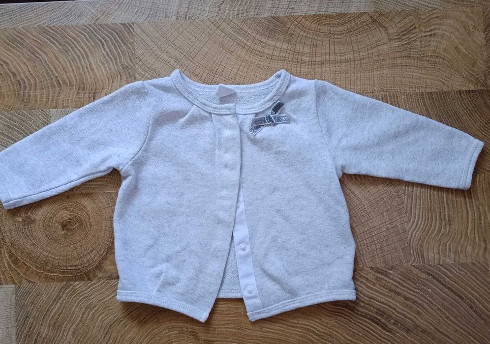 Sweterek dla malutkiej dziewczynki w rozmiarze 62