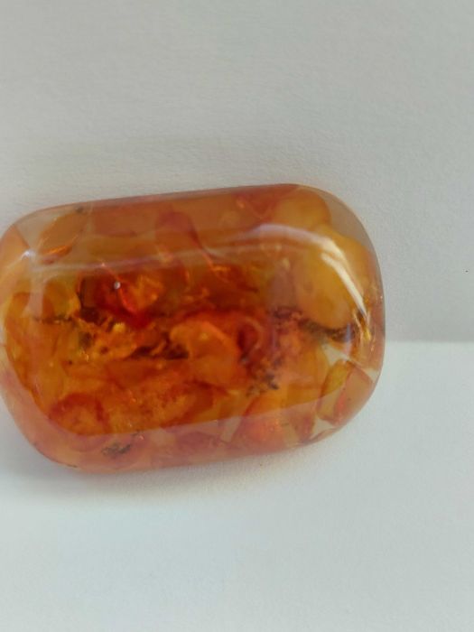 Broszka z naturalnego bursztynu bałtyckiego 7 g – piękna!