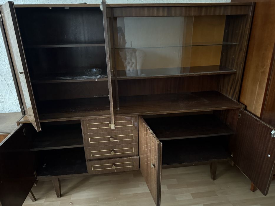 Продам б/у сервант