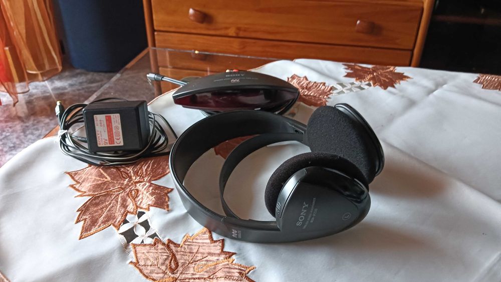 Headfones Sony s/ fios Cordless stereo, Model MDR-IF230.