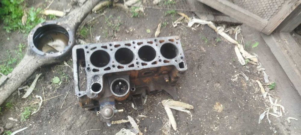 Авто запчастини..