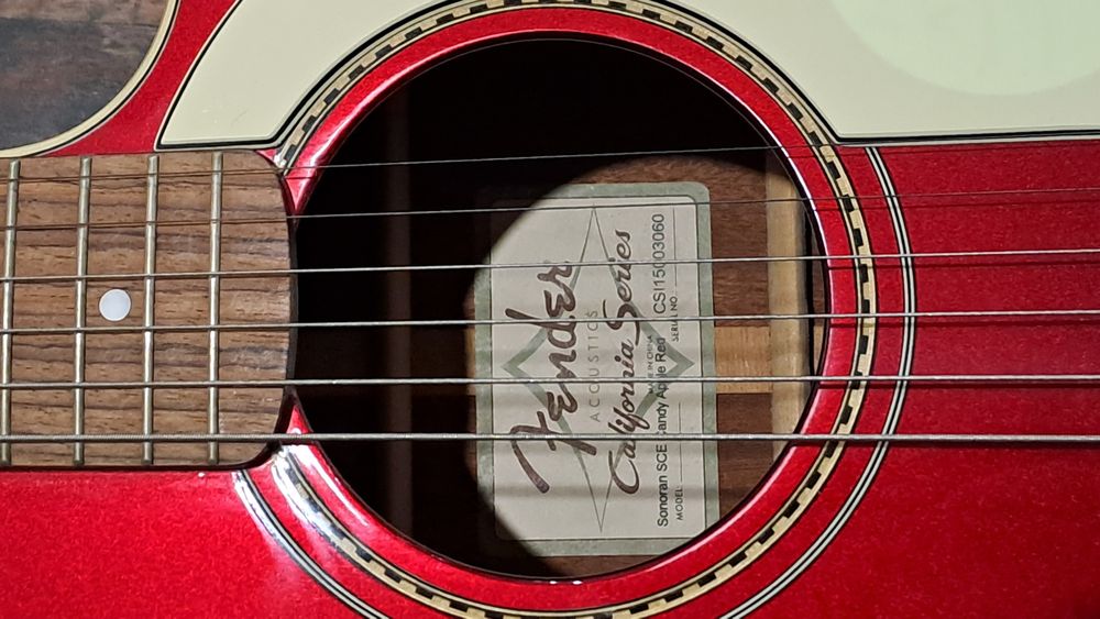 Guitarra Fender Sonoran