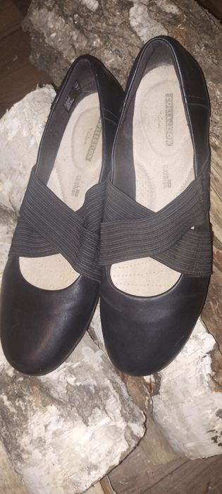 Кожаные балетки clarks