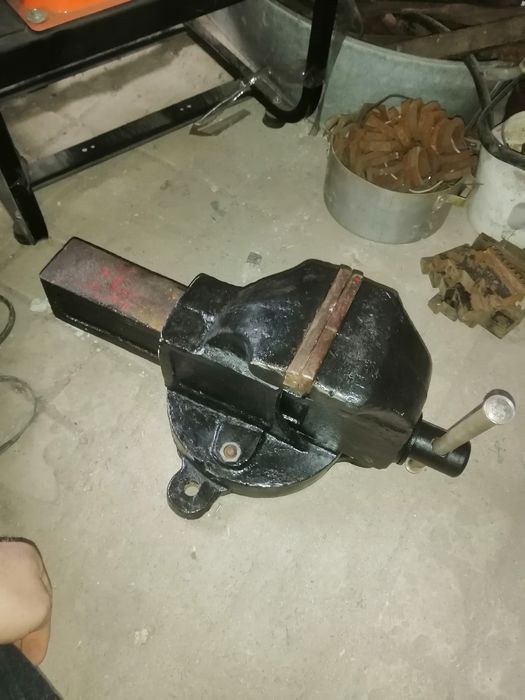 Тиски, ширина губок 140 мм